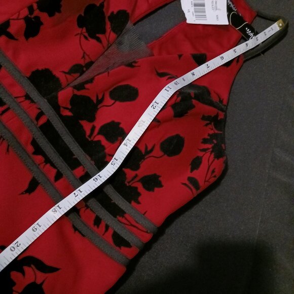 NEW Speechless Juniors Illusion Neckline Mini Fit & Flare Mini Dress Red Size 13 - Picture 11 of 13